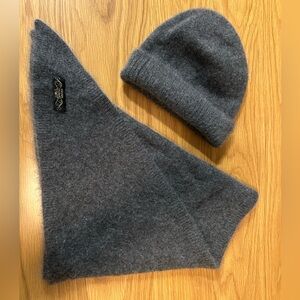 Aritzia Cashmere Crowned Beanie & Triangle Scarf Color Heather Charcoal Grey